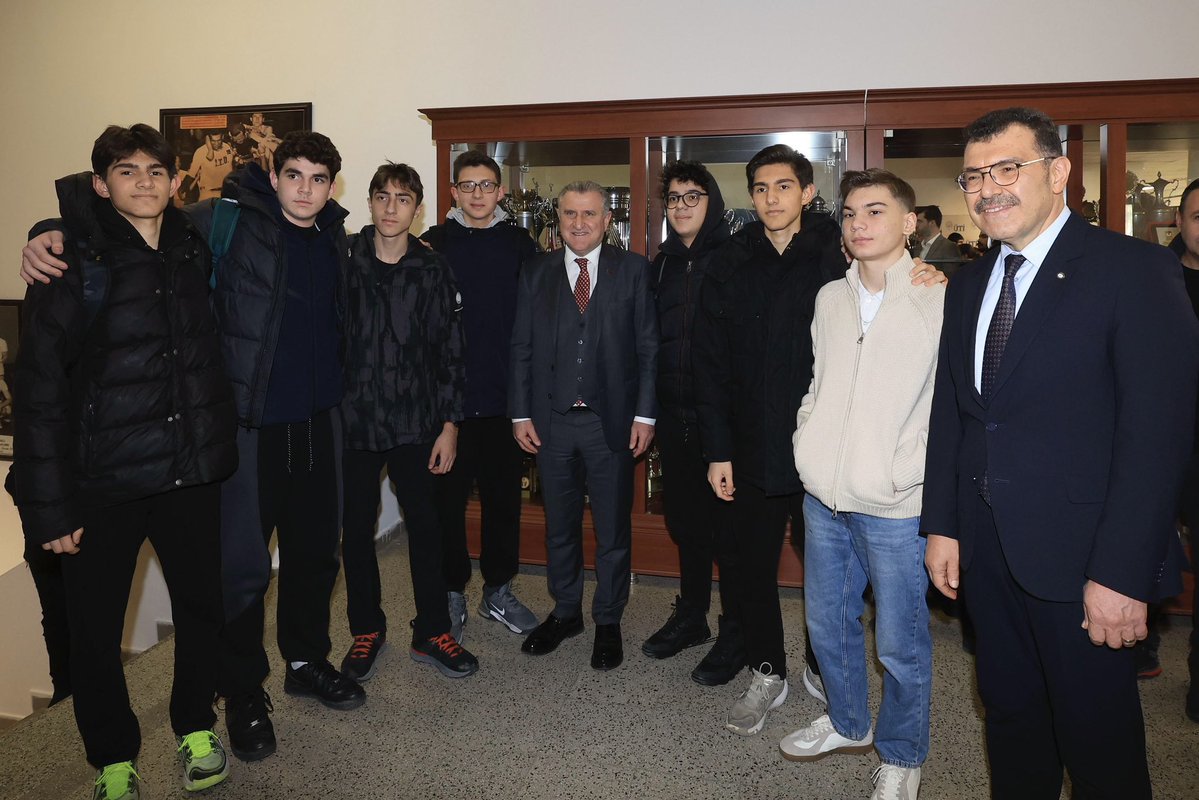 📍 İstanbul Teknik Üniversitesi

İTÜ Merkez Spor Salonu’nda oynanan İTÜ Tam Finans – Etimesgut Belediyesi karşılaşmasını tribünden takip ettik.🏀

Öğrencilik yıllarımdaki hatıraları yâd ettiğim özel bir akşam oldu. Tüm sporcularımıza teşekkür ediyor, başarılar diliyorum.❤️