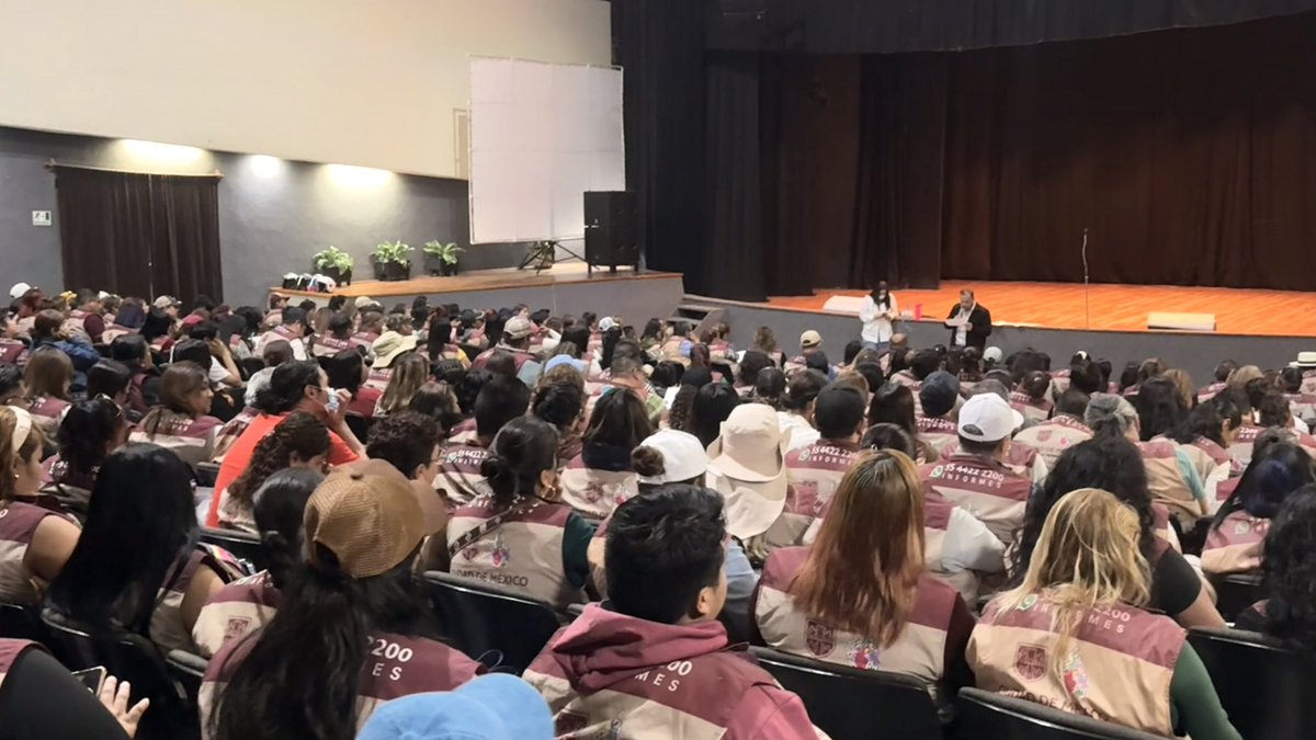 ¡Implementamos estrategias para mejorar! 🤝🏼

La Subdirección Administrativa de la Casa de Gobierno, capacitó a las y los beneficiarios de programas sociales, con la finalidad de brindarte mejor atención en territorio. 👣

Estamos #TrabajandoParaTi 🫶🏻

#SomosComunidadVCA