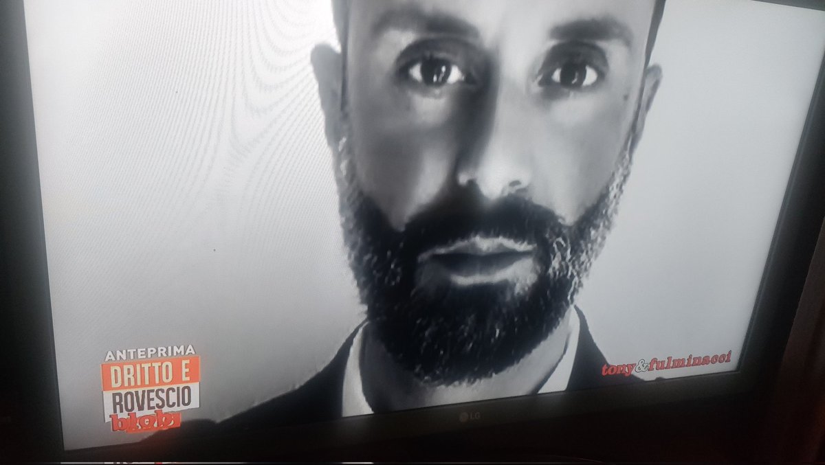 Tutti sapevano ma tutti sono stati zitti. E parlano di poche mele marce, eh ma quello col martello in piazza.. #Centurrino #blob