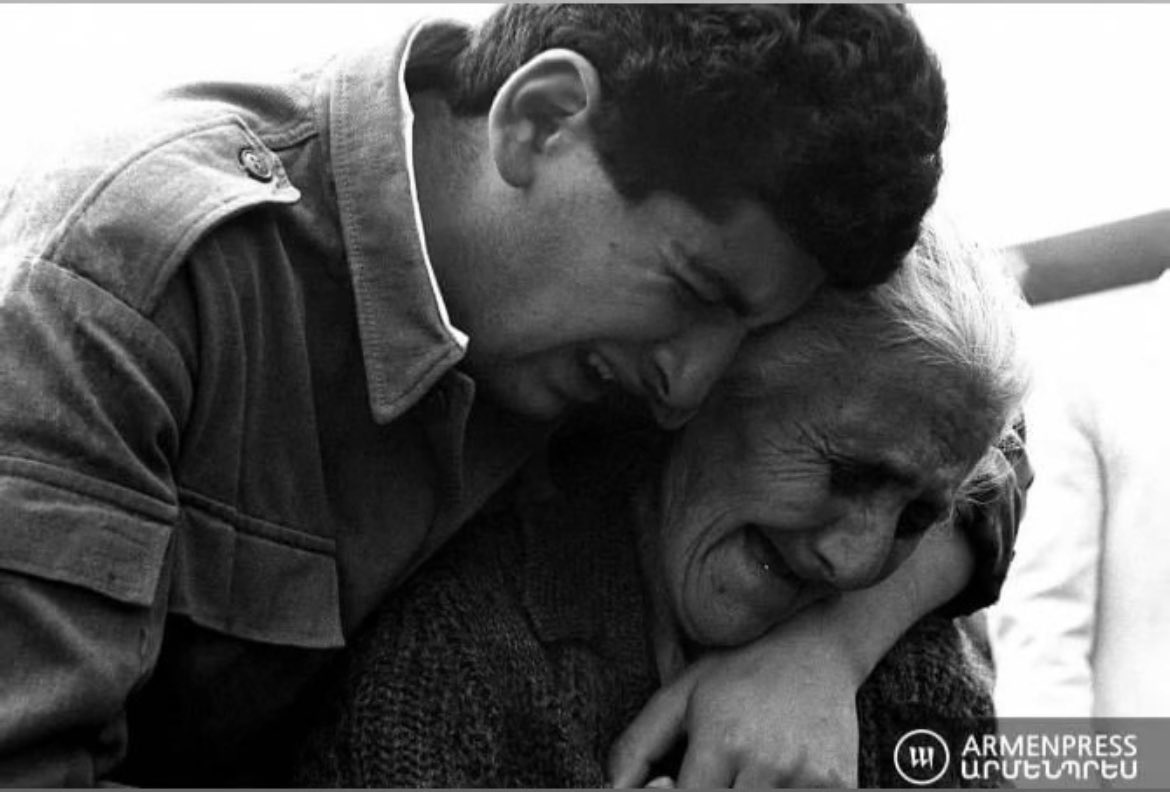 AleviHuman's tweet photo. @AzadBalalas @Collectif_VAN @valerieboyer13 @NathalieLoiseau @BenoitPayan @FranckPapazian @fdevedjian @frhaz @KevorkAlmassian @charjoum @Elfe_75 @cdcaancfrance @voix_armenienne @OeuvredOrient
N’oubliez pas le massacre de #Sumgait 🙏
Les Arméniens sont tous seuls face aux fachos azéris https://t.co/8bZEvnfiJx
