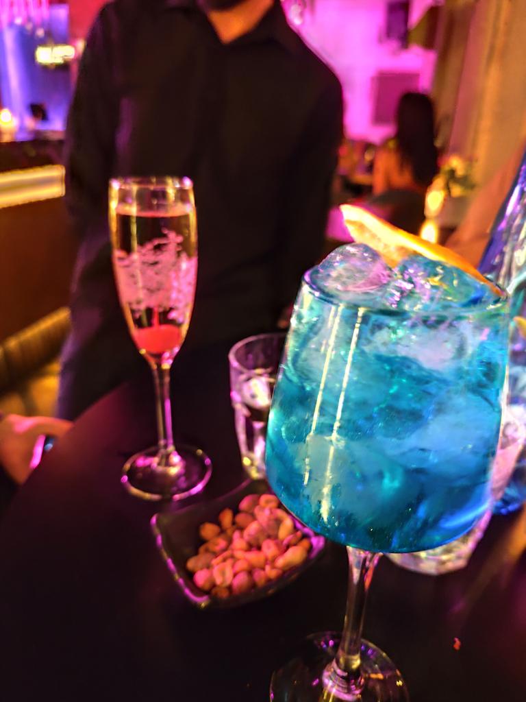 Έσκασα σήμερα 
Ας πιω