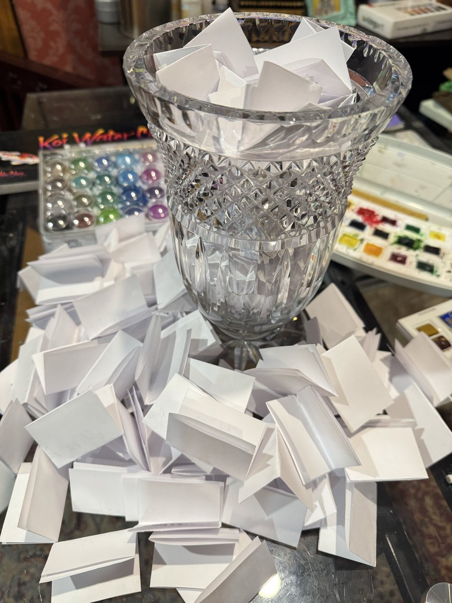 Thanks to all the wonderful fellas who decided to participate in the raffle for <a href="/JoaJuan2/">Joanna JoJo Fella🇪🇺🇵🇱🌍</a> — I ran out of vase space!

So now I have a raffle bag instead of a vase… and there’s still plenty of room in it. Wink, wink!

Please consider joining our raffle! And please boost and