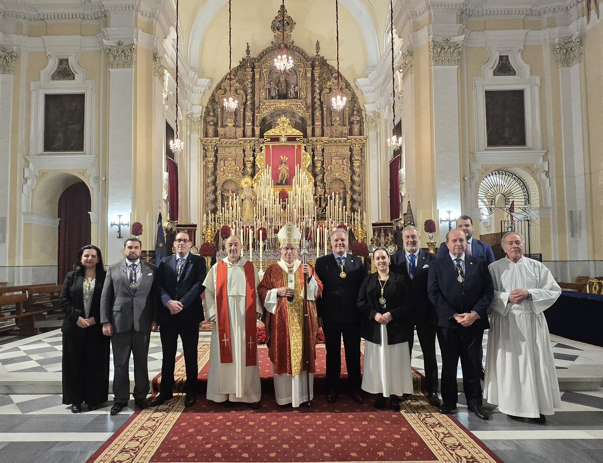 ArzobispoSaiz's tweet photo. En la parroquia de san Jacinto, de Triana, #Sevilla, 20 jóvenes de la Hermandad de la Estrella, @hdadlaestrella, han recibido el don del Espíritu Santo por el sacramento de la Confirmación. Llamados a ser testigos de la Verdad en el mundo https://t.co/mLb0d6M04Q