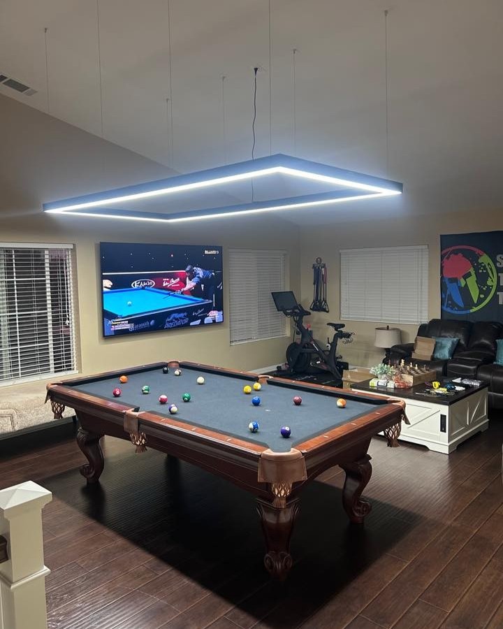 poolplayers's tweet image. League night doesn’t always end at the bar… sometimes it continues at home. 👀

We’re featuring two more incredible home pool rooms — and the details are 🔥 #apapool #pooltable #poolplayer #billiards

Right 📷 Shawn Flint
Left 📷 Richard Stokes