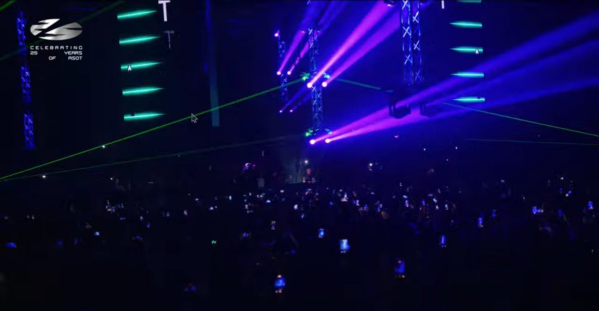 #ASOT #asot25 omg sea of phones holy , just dance guy s!!
