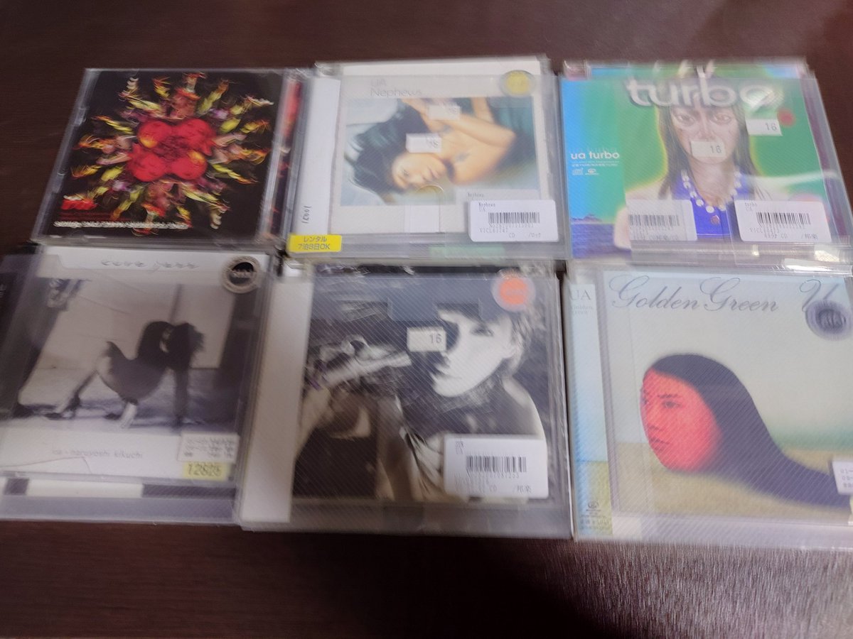 c0RoXrpxVwhgq26's tweet image. 部屋にあったUAを💿️
ベスト盤は車でのお気に入りでよく乗せて聞いてました。
今月のスーパーエディション、まだ聞けてないので、1ヶ月タイムフリー中に聞かなきゃ📻️
#WAF