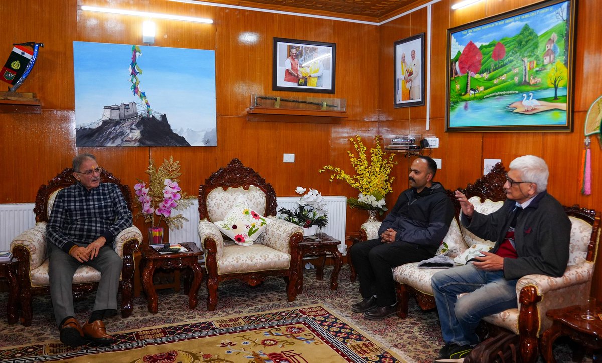 lg_ladakh's tweet image. Shri M.T. Arvind, Chief Innovation Officer, IIT Jammu, along with Prof. Ankit Kathuria, Dean Alumni and Corporate Relations, IIT Jammu, called on Lt. Governor Shri @KavinderGupta at Lok Niwas, #Leh. They discussed the establishment of a Satellite Campus of IIT Jammu in #Ladakh,