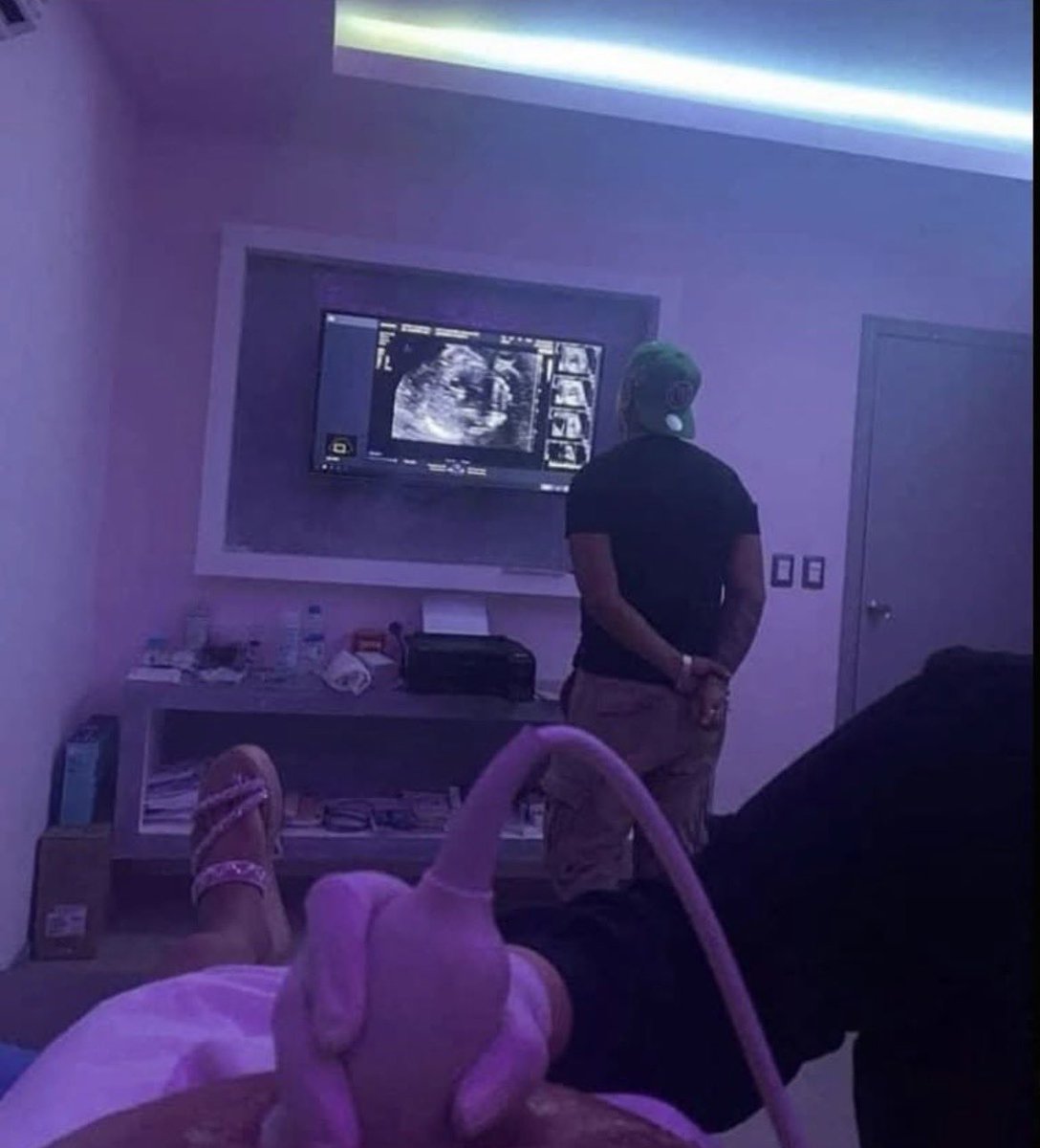 spursnocontext's tweet photo. He is standing like he’s waiting on a VAR decision 😭👀 https://t.co/LBR4Zvhcmh