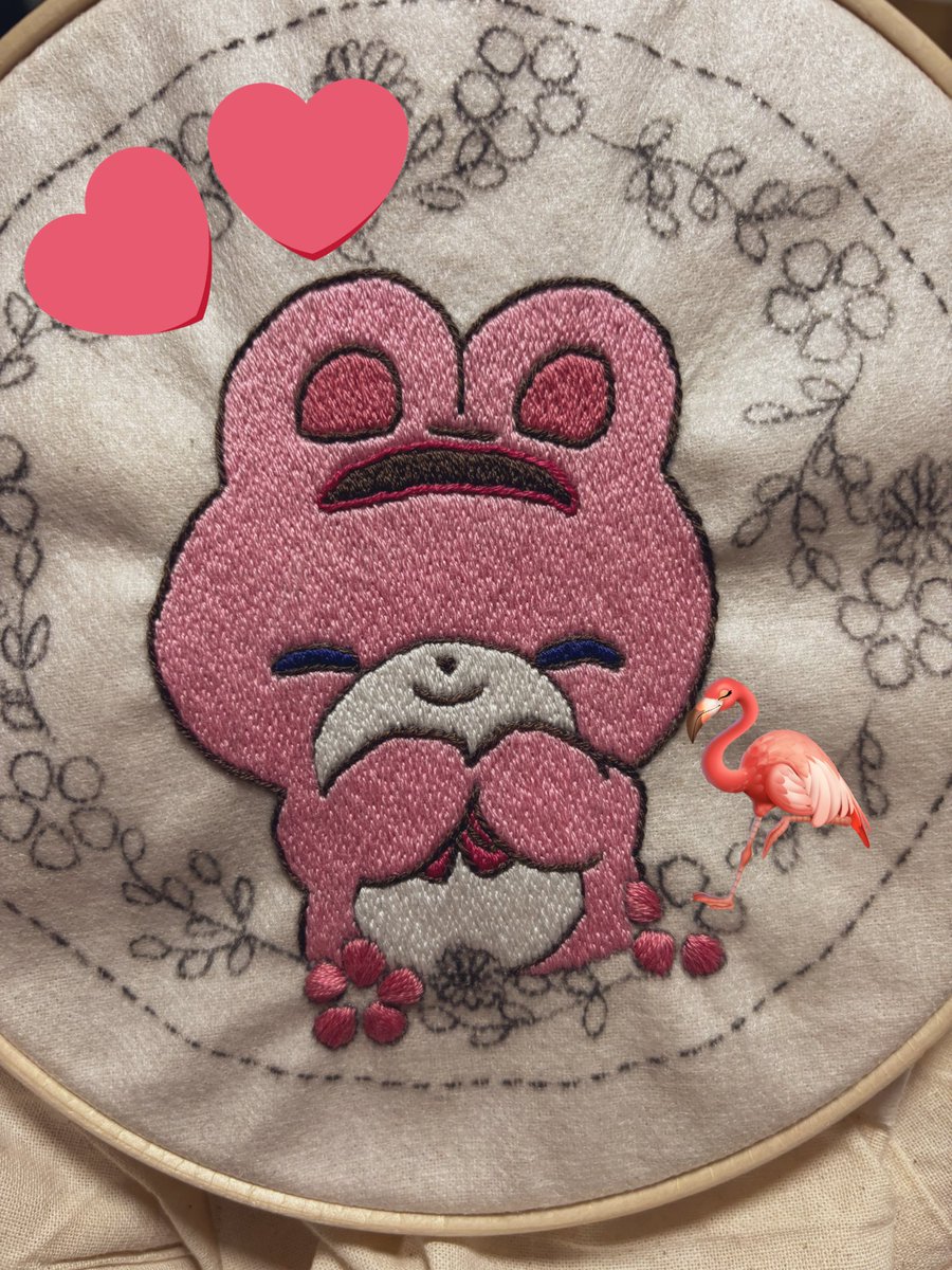 ンゴたうんちゃん💞🦩の刺繍完成〜‼️ あとは周りを縫うだけですわ