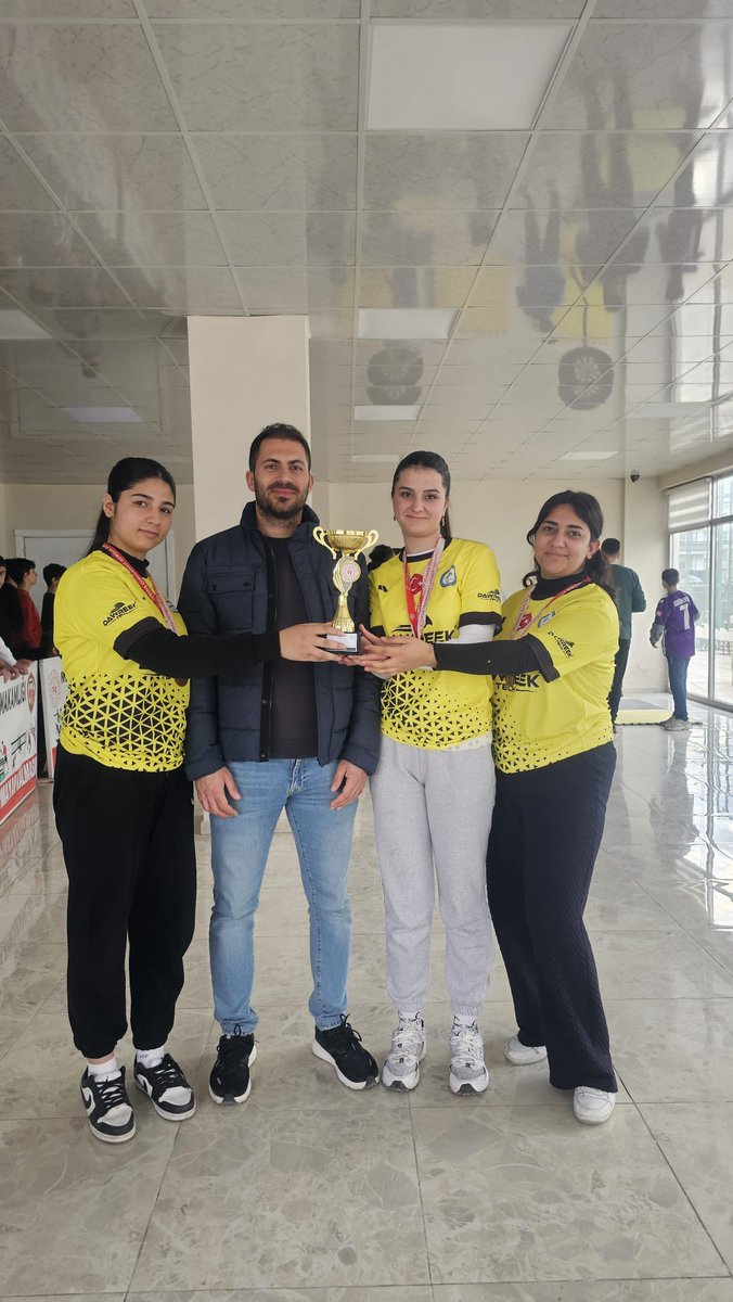 Akarsucpal's tweet photo. Okulumuz Nusaybin'de düzenlenen Genç Erkekler Dart Turnuvası'nda İlçe Şampiyonu, Genç Kızlar Dart Turnuvası'nda İlçe Üçüncüsü olmuştur.  Öğrencilerimizi ve öğretmenimiz Sezer Uçar'ı emek dolu başarısı için kutlarız.
@nusaybin_mem 
@mardinilmem
@Nsy_Kaymakamlik
@haciavlanmaz https://t.co/3a1jOlcTeX