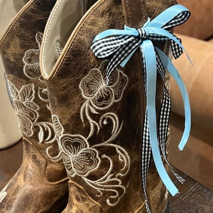 how does pinterest see you (sabrina edition)  

♡ sabrina carpenter  
♡ sabrina carpenter lyrics  
♡ sabrina carpenter character  
♡ fav album + aesthetic