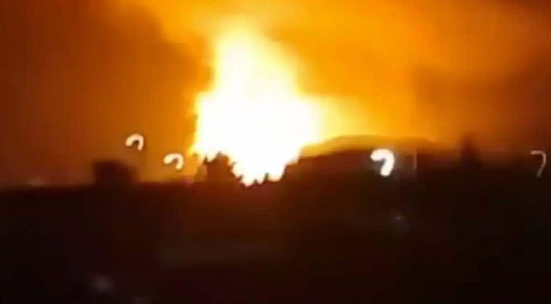 🚨 MASSIVE: Taliban Claims Drone Strikes on Pakistani Military Targets Amid Escalating Border Tensions

Tensions between Afghanistan and Pakistan have escalated sharply after the Taliban-led government in Kabul claimed it carried out coordinated strikes on Pakistani military