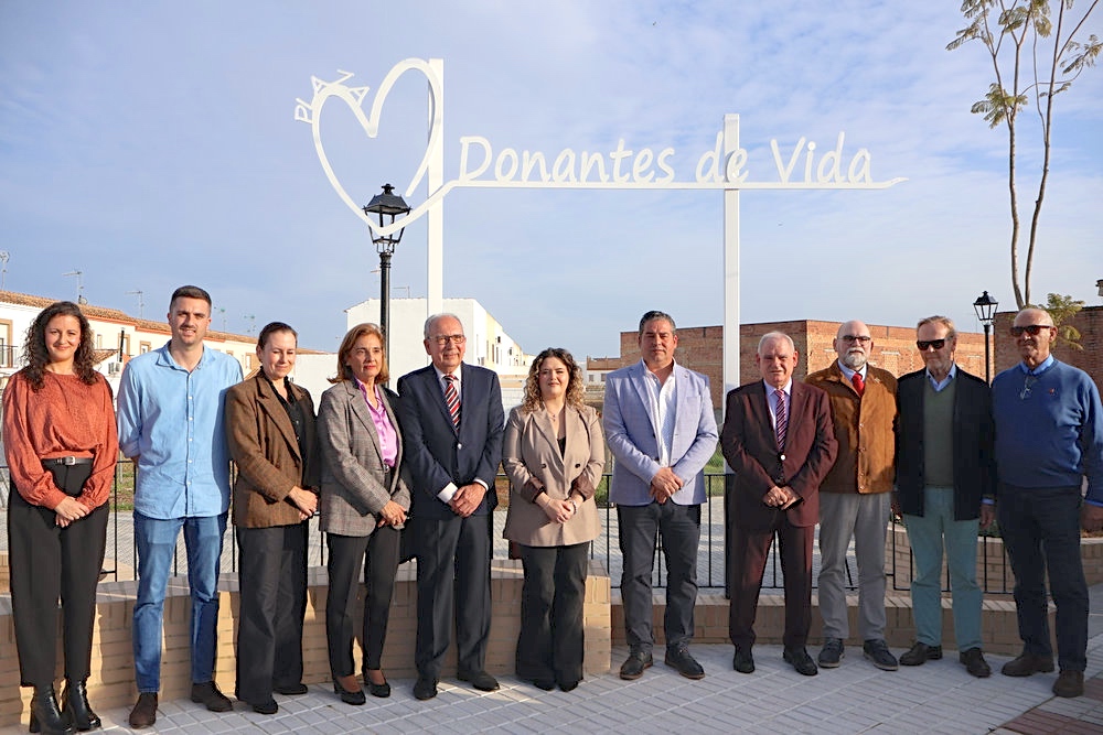 DrPerezBernal's tweet photo. Ayto. de #Villamanrique, #Donantes, Asocs de #Trasplantados, #Sanitarios y Hdad del #Rocío UNIDOS para rendir homenaje a unos #Héroes, sembrar #Solidaridad y dar #Esperanza a enfermos que precisan un #Trasplante para vivir. @fororocio @RICOMSevilla @ONT_esp @A_Trasplantes #APRENT https://t.co/CDoMM4fcXc