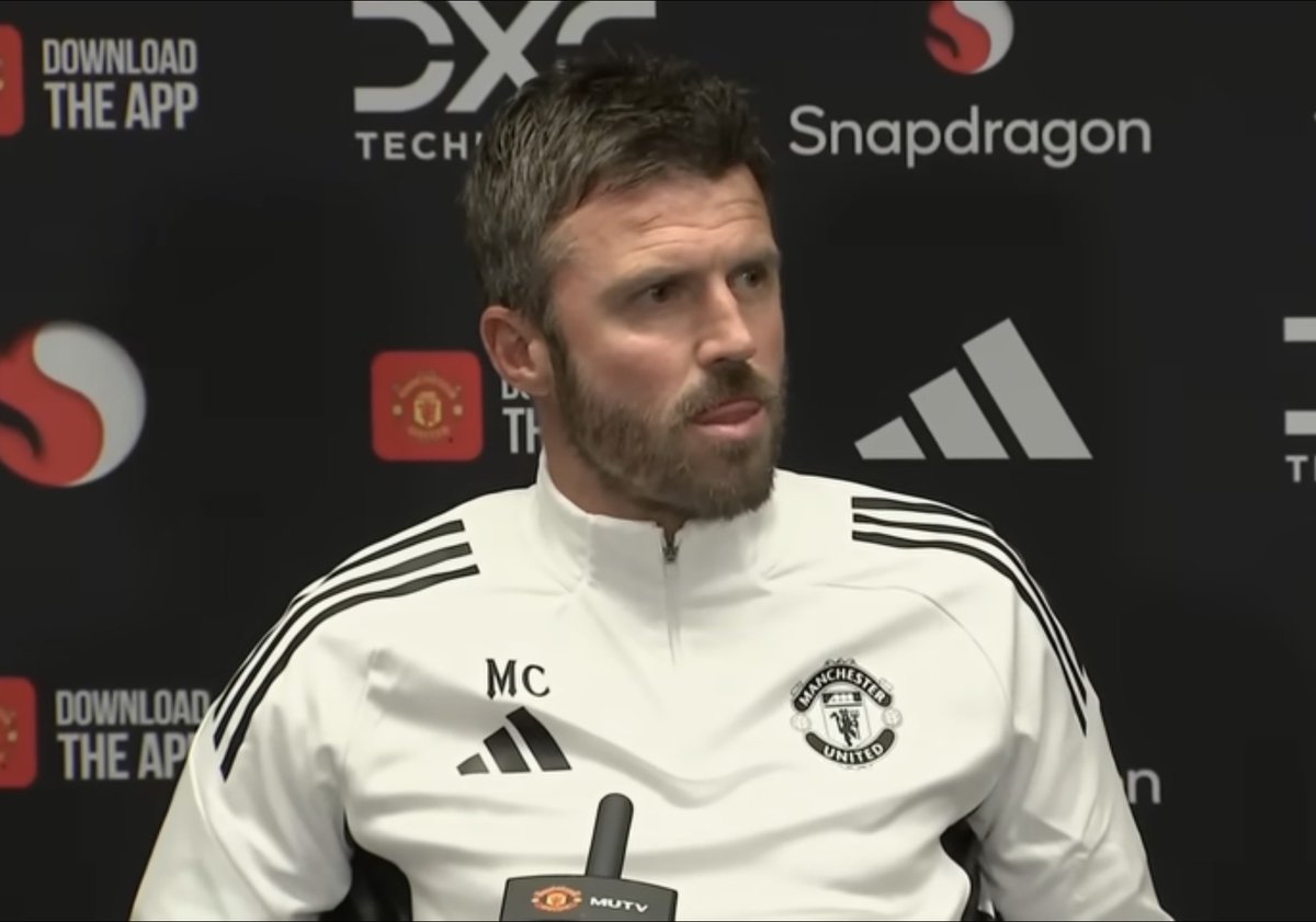 TouchlineX's tweet photo. 🚨🗣️ Michael Carrick on Manchester United team news:

"Mason Mount is getting closer, he’s on the grass. He’s a good player, so we’re looking after him."

"Matthijs De Ligt has had a back issue which has been a bit slow to progress, he's in the right direction but a bit further behind."