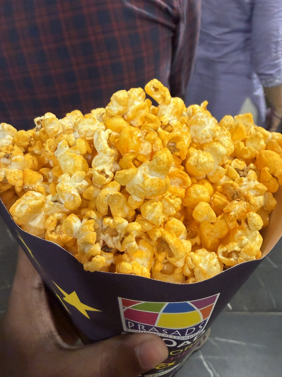 SRH coolie tweet media