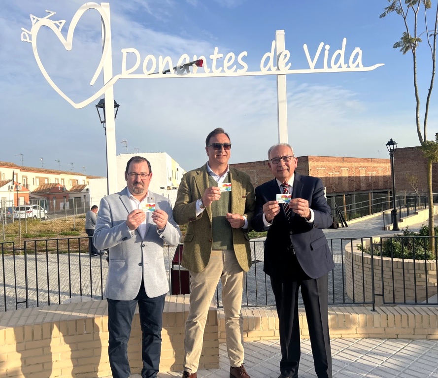DrPerezBernal's tweet photo. Ayto. de #Villamanrique, #Donantes, Asocs de #Trasplantados, #Sanitarios y Hdad del #Rocío UNIDOS para rendir homenaje a unos #Héroes, sembrar #Solidaridad y dar #Esperanza a enfermos que precisan un #Trasplante para vivir. @fororocio @RICOMSevilla @ONT_esp @A_Trasplantes #APRENT https://t.co/CDoMM4fcXc