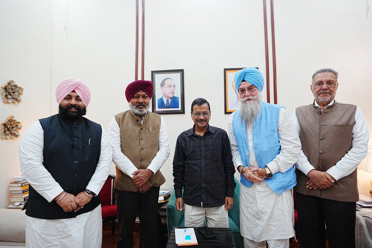 ਕੌਮੀ ਕਨਵੀਨਰ ਅਤੇ ਇਮਾਨਦਾਰੀ ਦੇ ਪ੍ਰਤੀਕ ਸ੍ਰੀ <a href="/ArvindKejriwal/">Arvind Kejriwal</a> ਜੀ ਨਾਲ ਮੁਲਾਕਾਤ ਕੀਤੀ ਅਤੇ ਉਨ੍ਹਾਂ ਨੂੰ ਮੁਬਾਰਕਬਾਦ ਦਿੱਤੀ। ਅਦਾਲਤ ਦੇ ਫੈਸਲੇ ਨੇ  ਸਾਬਤ ਕਰ ਦਿੱਤਾ ਹੈ ਕਿ ਸਾਜ਼ਿਸ਼ਾਂ ਦੇ ਬੱਦਲ ਸੱਚ ਦੇ ਸੂਰਜ ਨੂੰ ਜ਼ਿਆਦਾ ਦੇਰ ਤੱਕ ਢੱਕ ਕੇ ਨਹੀਂ ਰੱਖ ਸਕਦੇ। ਅੰਤ ਵਿੱਚ ਸੱਚ ਦੀ ਜਿੱਤ ਹੋਈ ਹੈ ਅਤੇ ਲੋਕਤੰਤਰ ਦਾ ਮਾਣ ਬਹਾਲ ਹੋਇਆ ਹੈ।