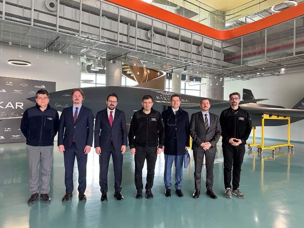 miaedutr's tweet image. Milli İstihbarat Akademisi olarak Özdemir Bayraktar Milli Teknoloji Merkezi’ni ziyaret ettik. Savunma sanayimizin öncü çalışmalarını yerinde inceleme ve kampüsü gezme imkanı bulduğumuz ziyarette, Baykar Yönetim Kurulu Başkanı ve Teknoloji Lideri Selçuk Bayraktar ile teknoloji,