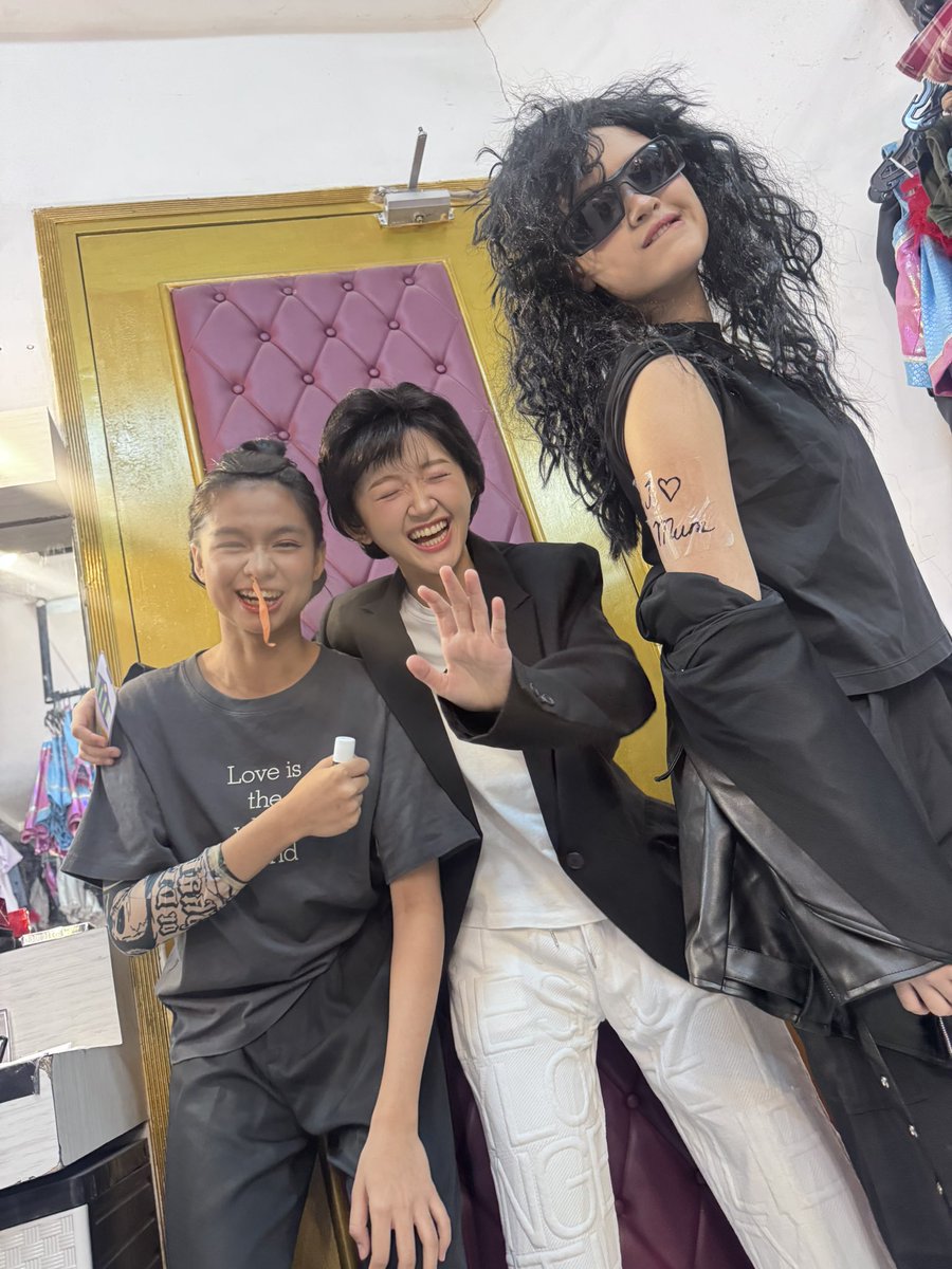 Aurellia tweet media