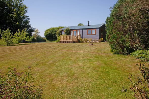 HomeExchange's tweet photo. Pet-friendly accommodation in West Wales 🏴󠁧󠁢󠁷󠁬󠁳󠁿
Home swap holiday: cosy wood cabin set in beautiful countryside near Cardigan Bay. Scenic walks from your doorstep.

The perfect coastal escape — paws welcome 🐶🐾
https://t.co/v20k7ZMWZN https://t.co/AL96NXWXvM