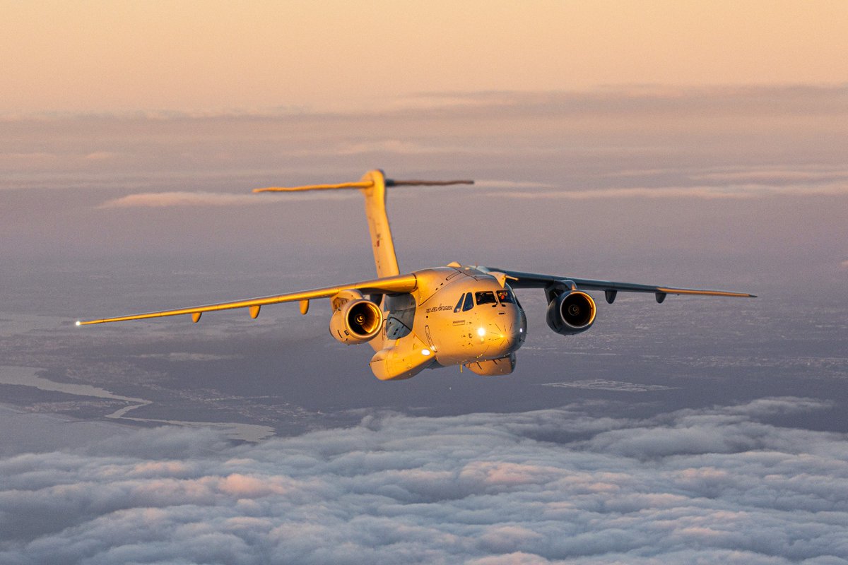 fap_pt's tweet photo. Pela primeira vez na história da Força Aérea foi concretizada uma missão que ligou Moçambique a Portugal em menos de 16 horas, mais concretamente entre Maputo e Beja, utilizando uma aeronave de grande porte de transporte aéreo militar. 

Saiba tudo em: https://t.co/ePSsjBAxVb https://t.co/LeHTHVwmLQ