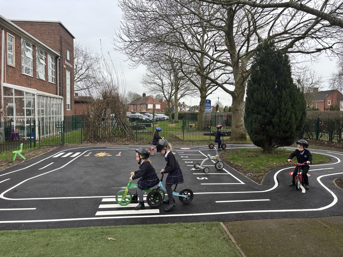 WeaverhamAcademy tweet media