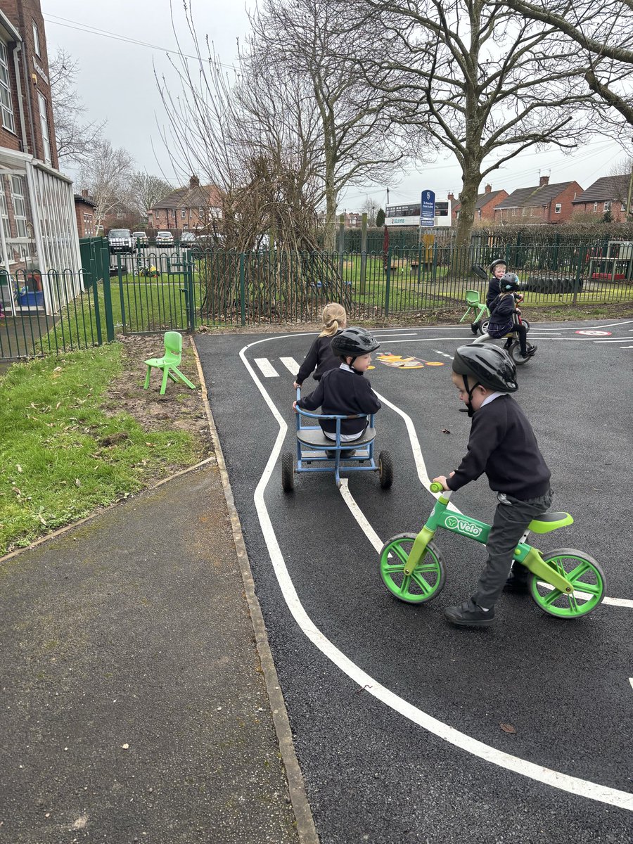 WeaverhamAcademy tweet media