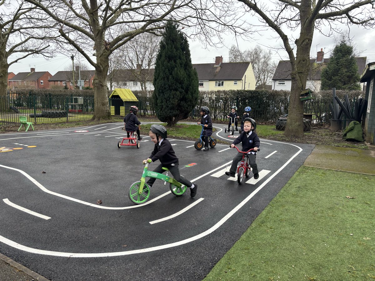 WeaverhamAcademy tweet media