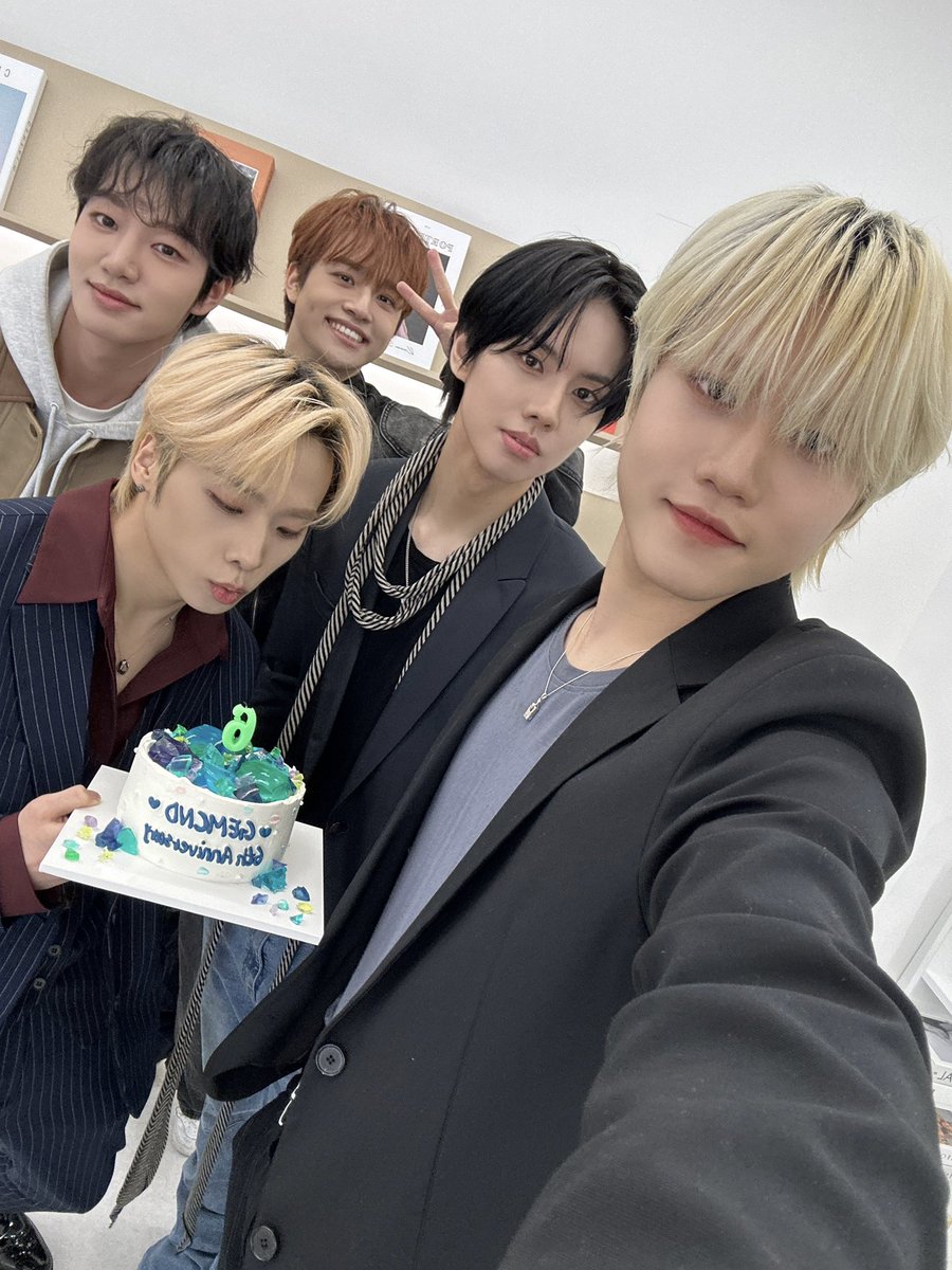 [🛸]
💙 GEMCND 💙
 6th Anniversary

#MCND #엠씨엔디 
#MCND_6th_ANNIVERSARY 
#GEMCND_6eyond_forever
