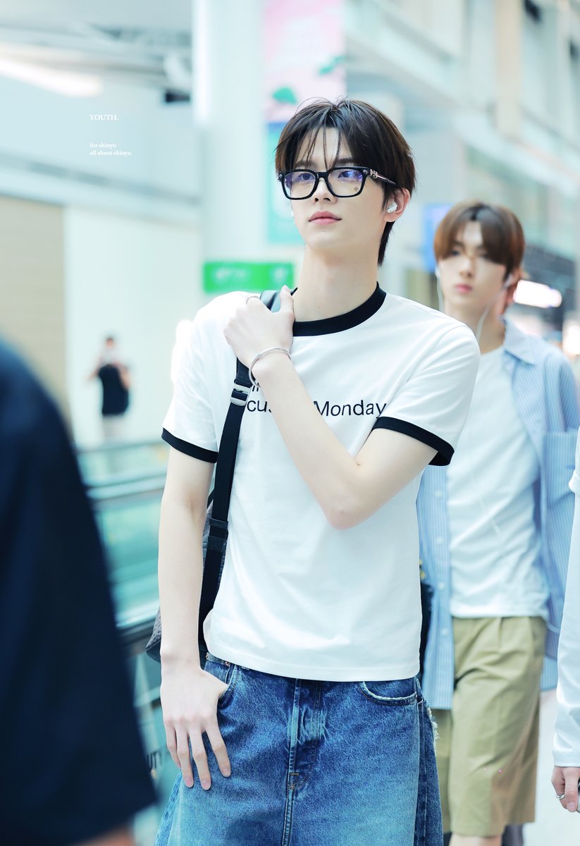 YOUTH031107's tweet photo. 250919 ICN TMA 출국
안경신유 🤓

#투어스 #신유 #TWS #SHINYU https://t.co/gsuI5vowTT