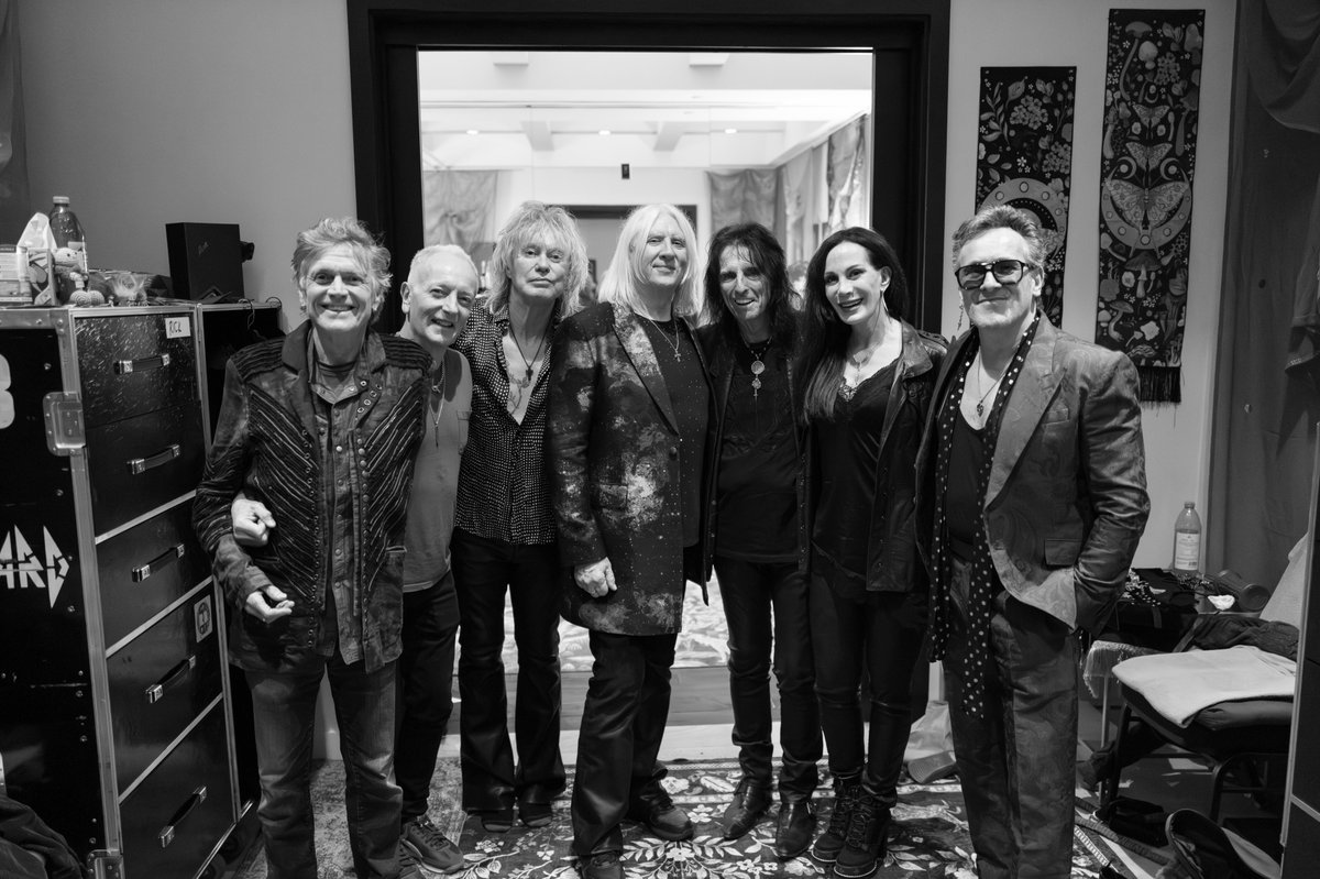Def Leppard tweet media