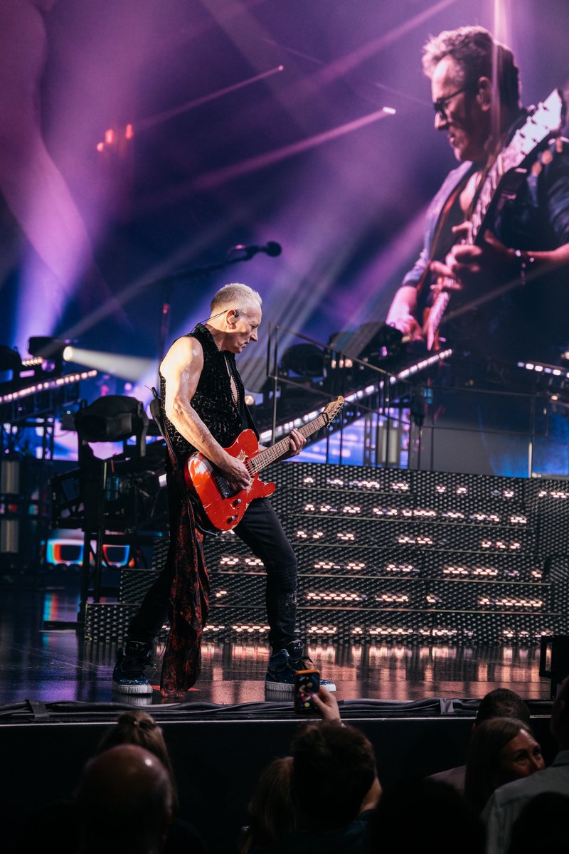 Def Leppard tweet media