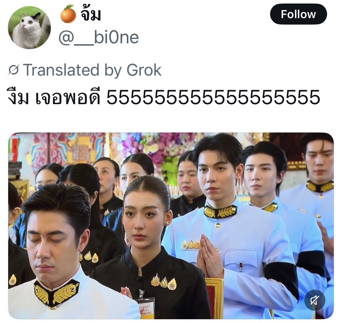 ทรงฐานันดรศักดิ์สูงส่งมาก
นึกถึงครากลับจากกระทรวง บ่าวไพร่ห้อมล้อมถือกระเป๋า ถอดรองเท้าให้ 😍🥰