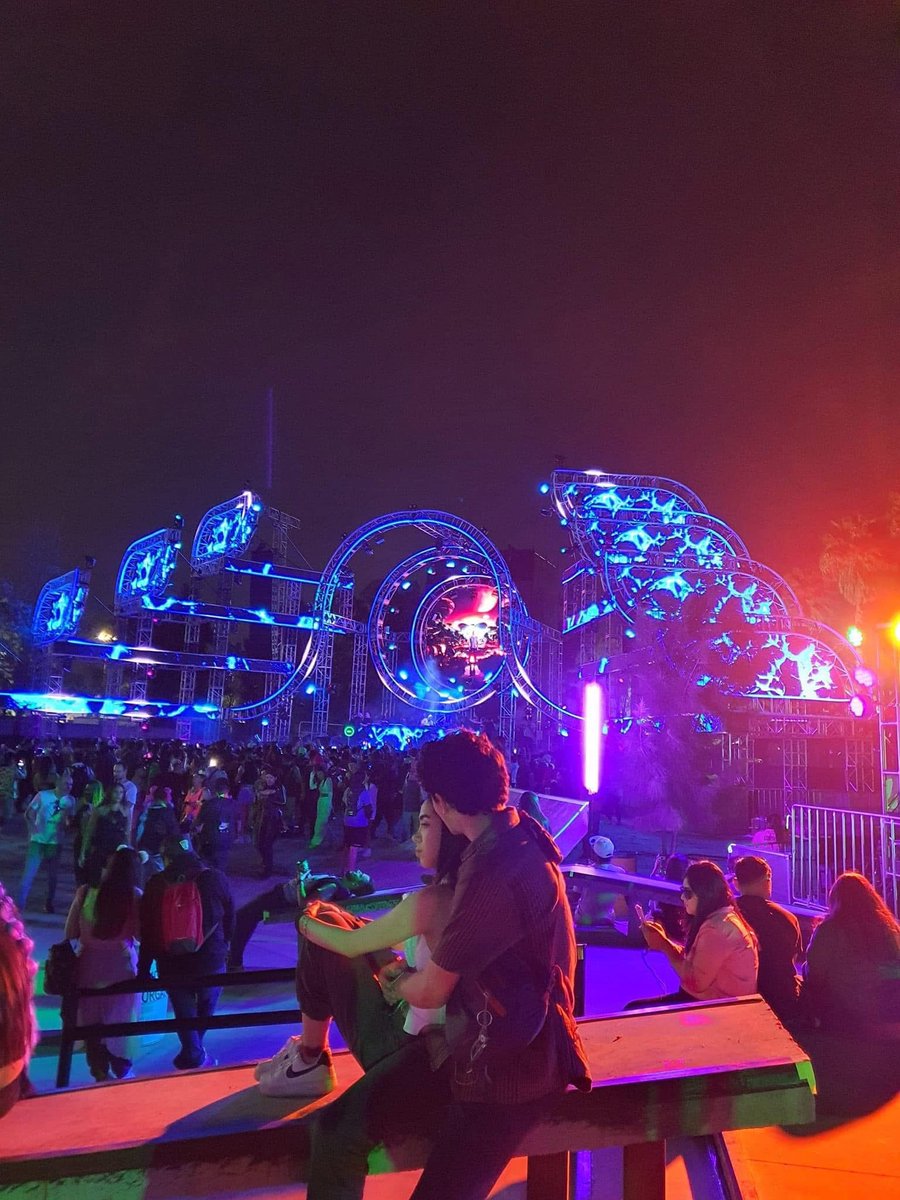Indie5051's tweet photo. Un día estarás en tu concierto favorito con tú persona favorita https://t.co/WogRmE4qin