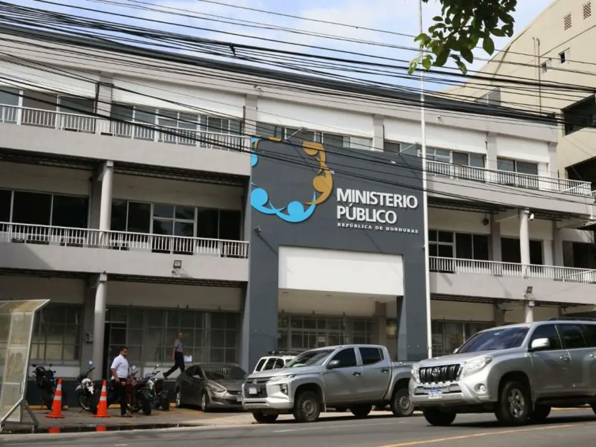 ConfidencialHN's tweet photo. Más de 4 mil empleados del Ministerio Público siguen sin salario

🔹 Asociación de Fiscales alerta crisis financiera y exige mayor presupuesto y al menos 100 fiscales más para 2026
🔗 https://t.co/egCsgBTzKp https://t.co/hWEZ59TJtO