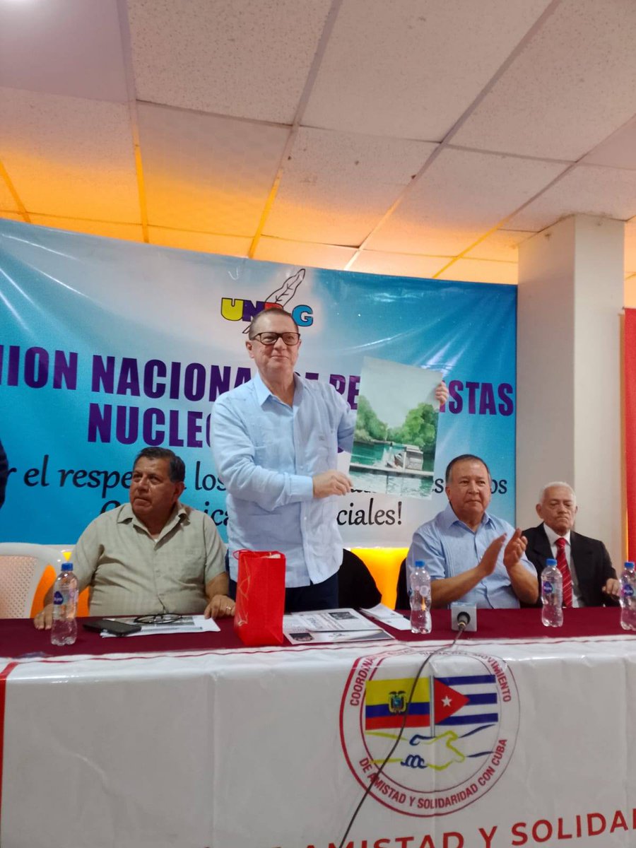 Embacuba_Ecu's tweet photo. Visita de trabajo en Guayaquil https://t.co/umhTAoT81a https://t.co/N8rvgU3PmB