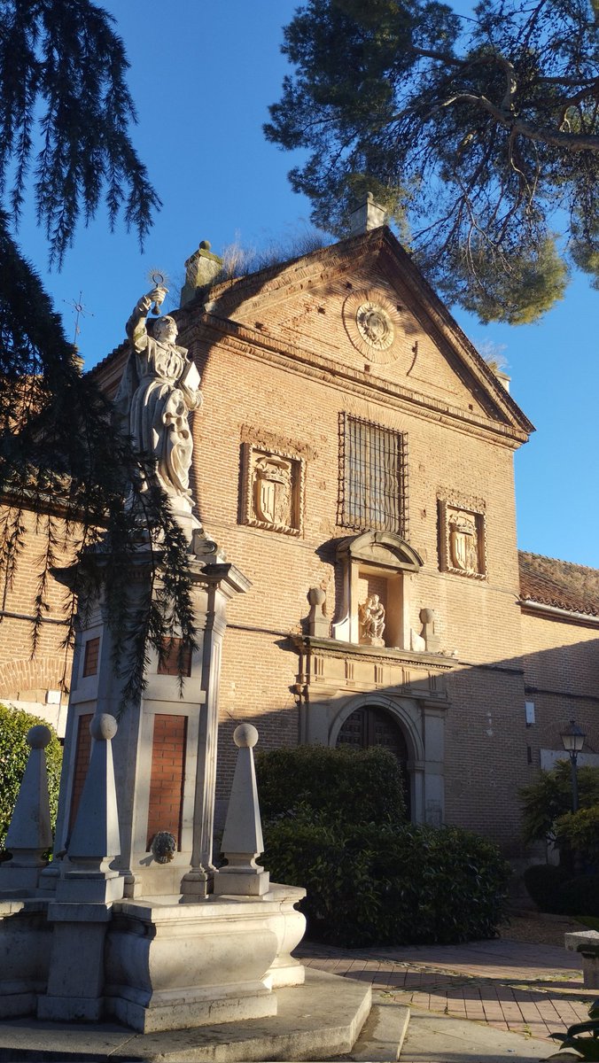 AlcalaTurismoY_'s tweet photo. Buenas tardes, plaza de los Doctrinos, formas barrocas...🏛️ #experiencias de Alcalá de Henares  #AlcaláEnamora  #visitasguiadas 👉 @AlcalaTurismoY_ #España  #Spain https://t.co/Z4fPZbK7td