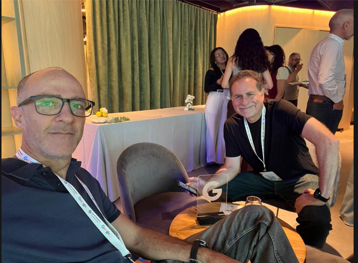 Resultics's tweet photo. Resultics en Search Central Live Argentina 2026 📷

Ayer participamos en el Search Central Live Argentina 2026, un encuentro clave que nos permitió escuchar de primera mano a los responsables y referentes globales de Search del equipo de Google. https://t.co/0rt4zBCnTx