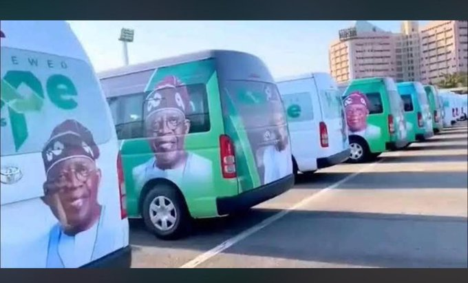 ParallelFacts's tweet photo. Police Don’t Have Functional Patrol Vehicles, Hospitals Lack Ambulances, Yet Tinubu Has Over 100,000 Campaign Vehicles Nationwide — Netizen https://t.co/Uaeft8kIvn https://t.co/uPC9q30tAO