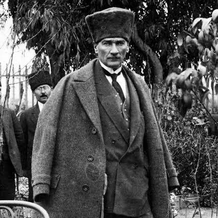 Trabzonspor tribün lideri Mehmet Fındıkçı, Atatürk’e hakaret ettiği gerekçesiyle kulüp üyeliğinden ihraç edildi.  

Fındıkçı'nın, kulübün tüm sportif ve sosyal faaliyetlerine katılımı tamamen yasaklandı.