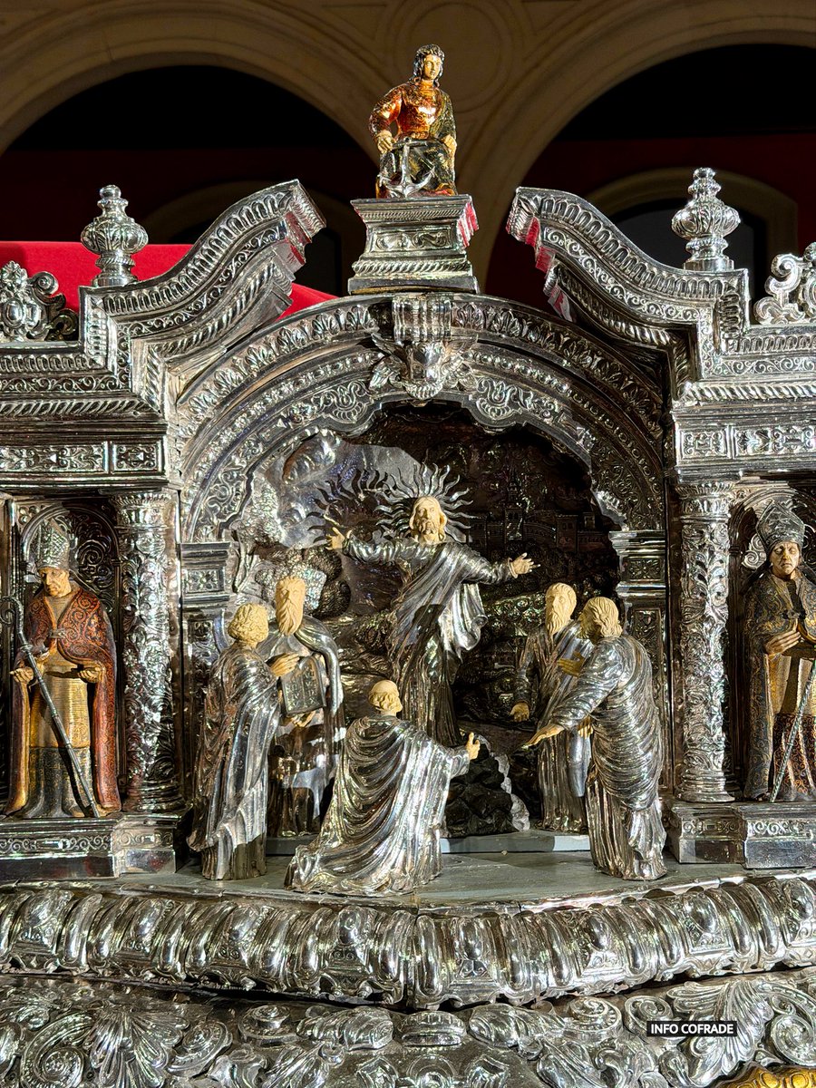 info_cofrade's tweet photo. La riqueza de detalles en las andas de Nuestro Padre Jesús de la Pasión. #CayetanoGonzález #CuaresmaSevilla26 https://t.co/Mz9kRx74JD