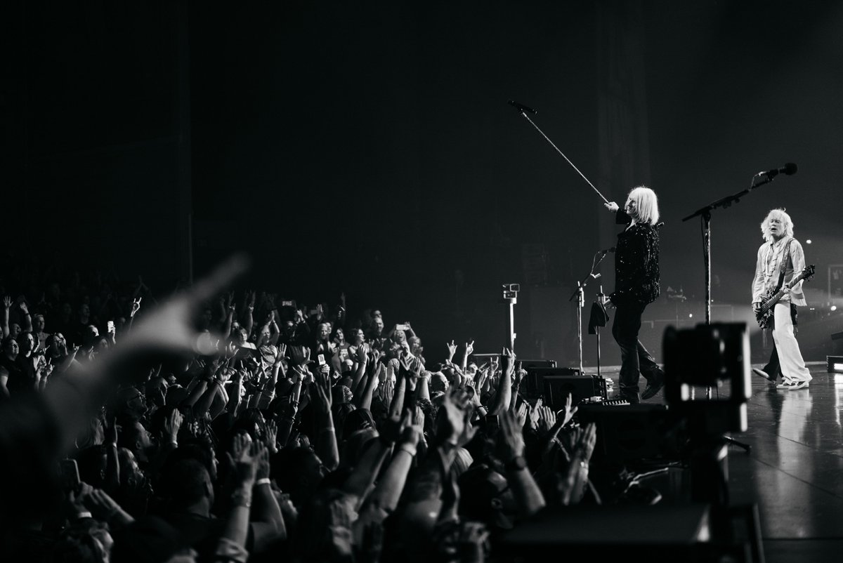 Def Leppard tweet media