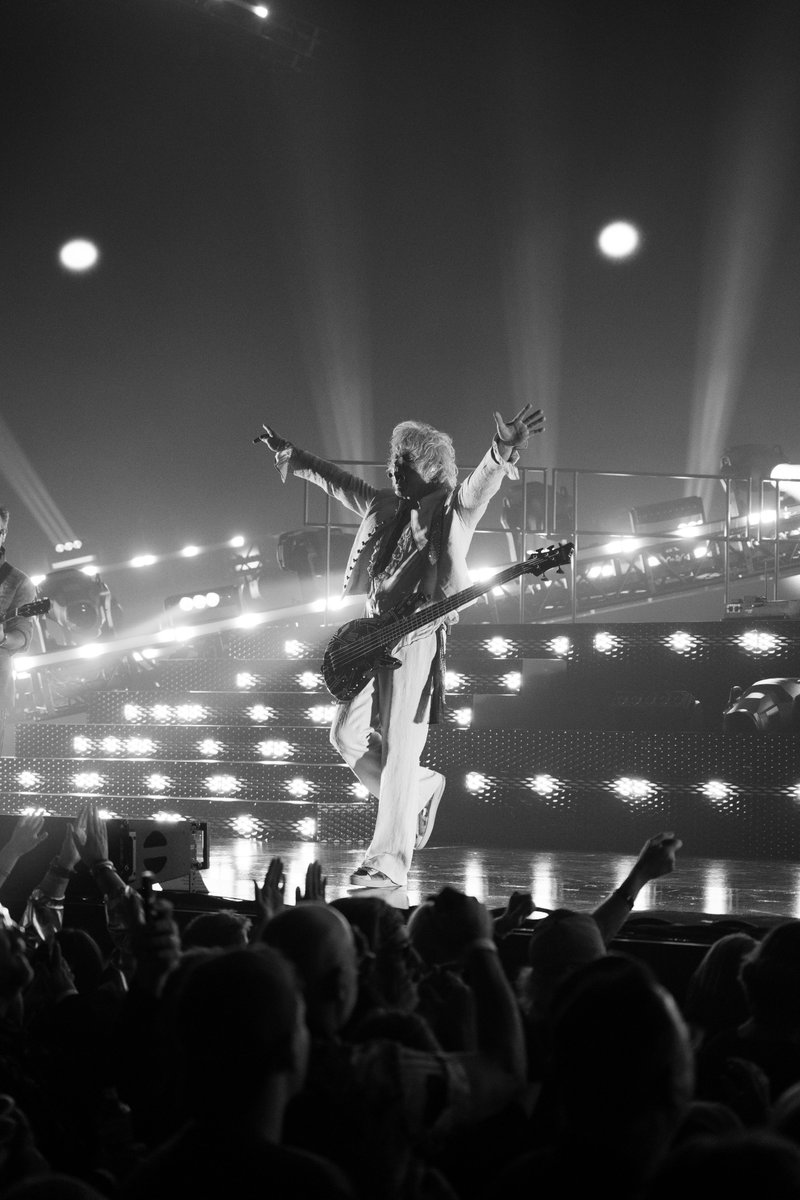 Def Leppard tweet media