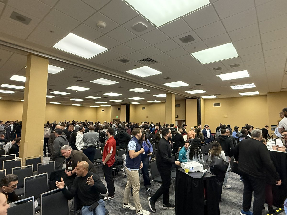 Luke Bogus tweet media