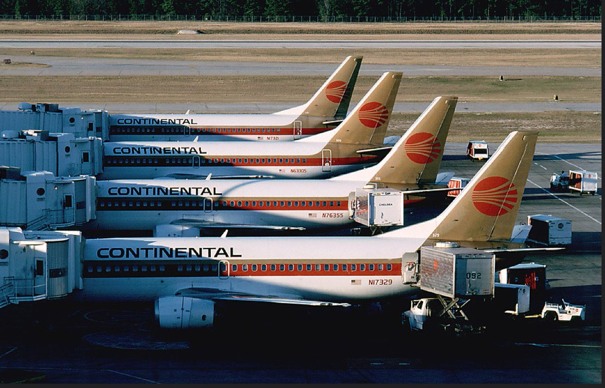 flycontinental1's tweet image. We love the way our logo looks on a #B737. And another one. And another one. And another one. (📷 George Hamlin) #airplane #airplanes #airport #avgeek #avgeeks #ContinentalAirlines