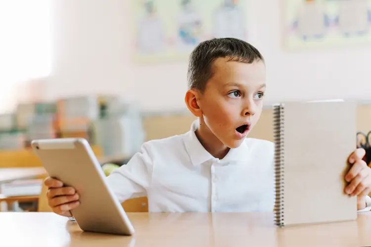 Block_5G's tweet photo. A EXPERIÊNCIA COM TELAS EM NOSSAS CRIANÇAS FRACASSOU: SERÁ QUE É TARDE DEMAIS PARA REVERTER O DANO?

Por mais de uma década, os sistemas educacionais ocidentais têm buscado uma transformação ambiciosa: a integração...

 https://t.co/aX7wgqfu3Y https://t.co/o89zDy0JxX