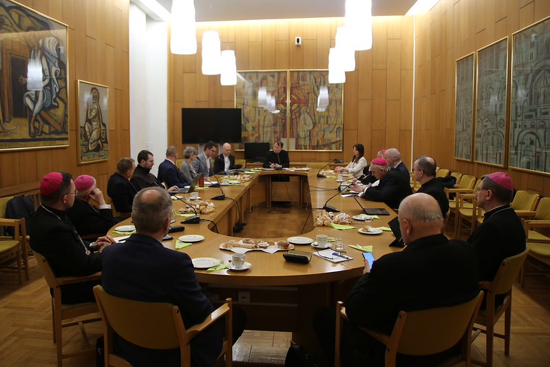 EpiskopatNews's tweet photo. Współcześni narzeczeni, małżeństwo jako sakrament nieodkryty i Projekt Misterogrande – to główne tematy spotkania Rady KEP ds. Rodziny, które odbyło się 27 lutego br. w Sekretariacie KEP w Warszawie. Obradom przewodniczył abp Wiesław Śmigiel.

https://t.co/BR2dHZyXJE https://t.co/CxViiybfAQ