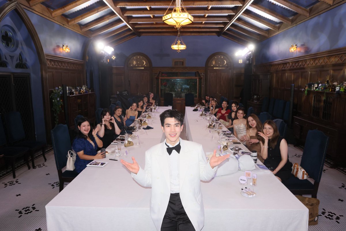 งานวันนี้ขอขอบคุณโฟร์ท <a href="/tawattannn/">FOURTH</a> FACE OF MAYBELLINE ชาวคุณหนู 15 Top Spender คนพิเศษ และทุกๆคนที่มาร่วมส่งกำลังใจกันนให้งาน Maybelline Baby Matte Prom Date Night 💜

งานวันนี้อบอุ่นไปด้วยความสุขและมวลความรักจากแฟนๆทุกคนที่คอยซัพพอร์ตโฟร์ทเสมอ 

ขอฝากไอเท็มผิวสวยเนียนของโฟร์ท