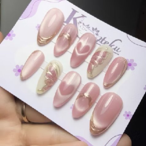 shitjeeh's tweet photo. hallo gurls, aku mau ngasih rekomendasi kuku palsu yg cat eye, cakep banget buat dipake pas Eid Mubarak. vibesnya clean, elegan, tapi tetep affordable bangettt. fix bikin look lebaran kamu makin slay💅 https://t.co/ZjOG4UCXnS