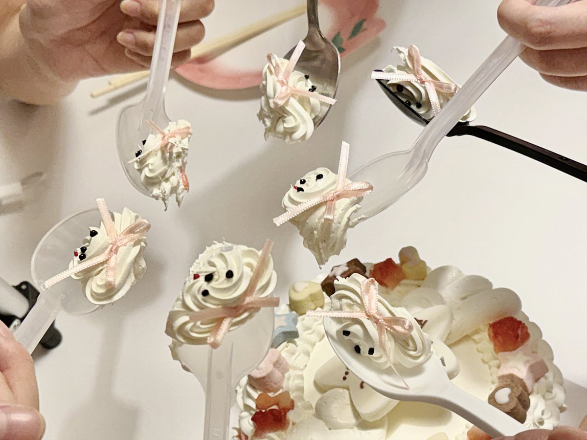 마후유 생일 케이크 너무 이뿌지요😌
케다마도 한 숟갈씩 떴어요 
“그”만 사랑하겠습니다. 
마후유 생일 축하해 ♡ ꒰ˆ. . ˆ  ྀིྀིྀིྀིྀིྀིྀི꒱

#佐藤真冬誕生祭2026
#佐藤真冬生誕祭2026